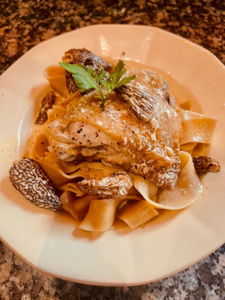 recette de saison, volaille aux morilles et pâtes fraiches