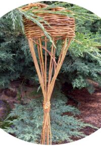 ATELIER « VANNERIE », FABRICATION D&rsquo;UNE MANGEOIRE A OISEAUX.
